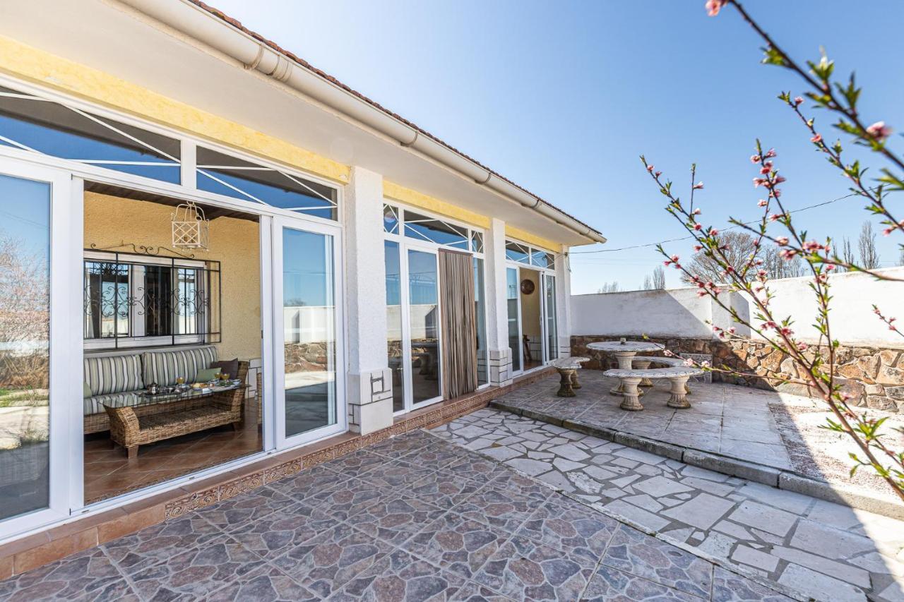 Waou Deluxe Cottage Titulcia Exteriér fotografie